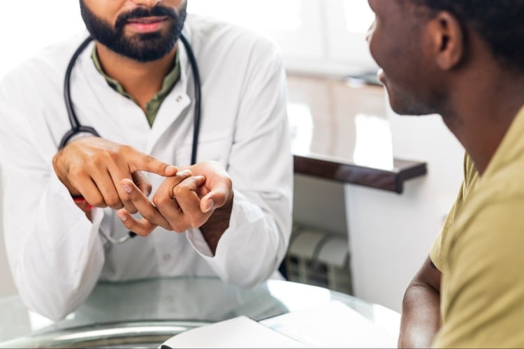 Cáncer de mama en hombres: experiencias de pacientes y cirujanos