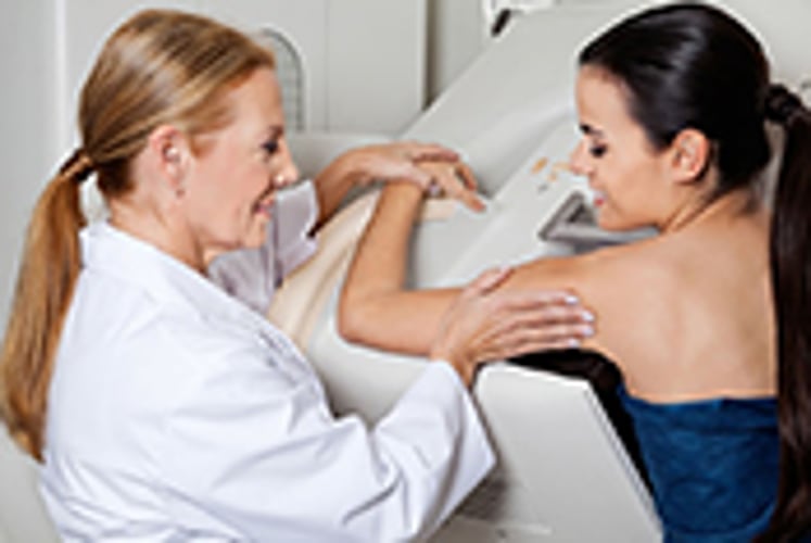 Do physicians recommend breast cancer screenings based on guidelines?